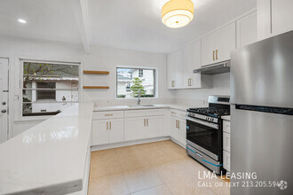 Building Photo - Bright & Modern 1-Bedroom | Newly Renovate...