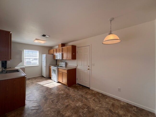 Building Photo - 725 Starlite Dr