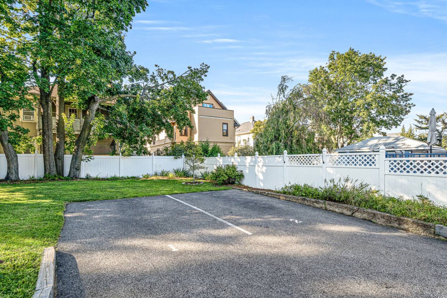 Building Photo - 170 Vassall St