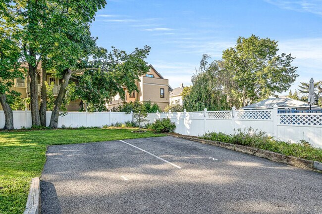 Building Photo - 146 Vassall St