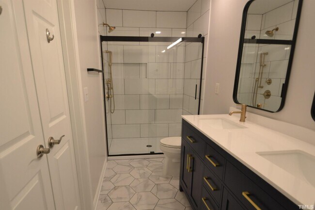 Building Photo - 701 Sutter Gate Ln