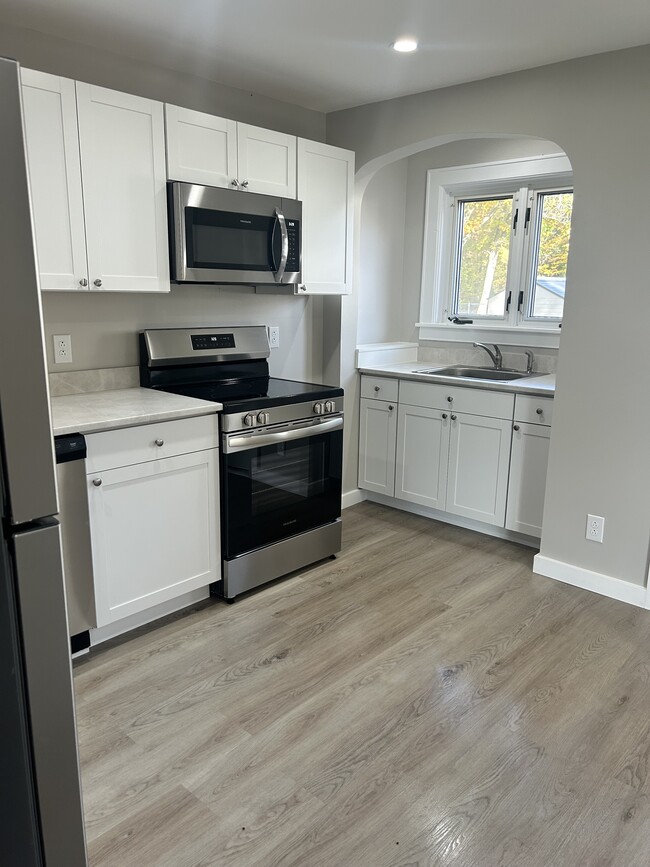 Building Photo - 164 Rabideau St