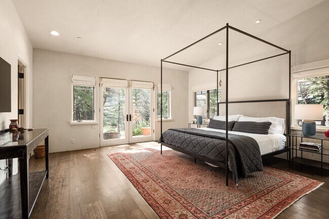 Building Photo - 75 Glen Eagle Dr