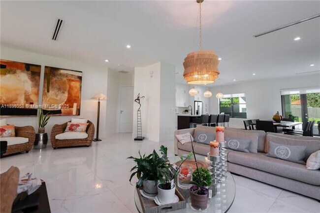 Building Photo - 17320 SW 92nd Ct