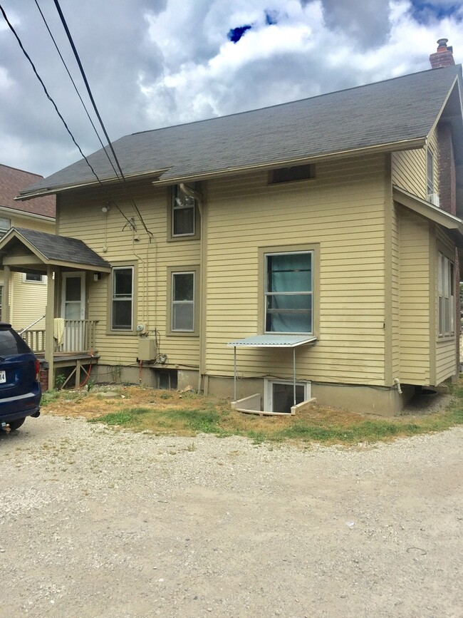 Building Photo - 4 Bedroom House Across from EMU! Available...