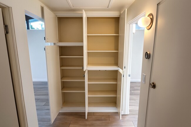 Building Photo - Mid-Century-Inspired 3-Bed / 2-Bath Home — Clean Lines, Modern Upgrades & Quiet Living