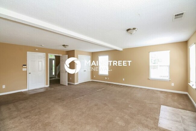 Building Photo - 4 Bedroom Pet-Friendly Home in Hampton, GA with Main Street Renewal