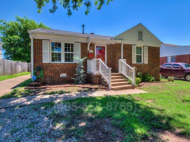 Primary Photo - 906 N Lilac Ln