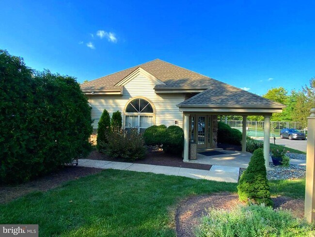 Building Photo - 1701 Foxmeadow Cir