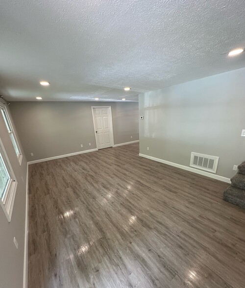 Building Photo - 516 Broken Oak Ct