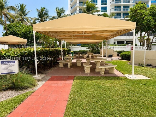 Building Photo - 3505 S Ocean Dr