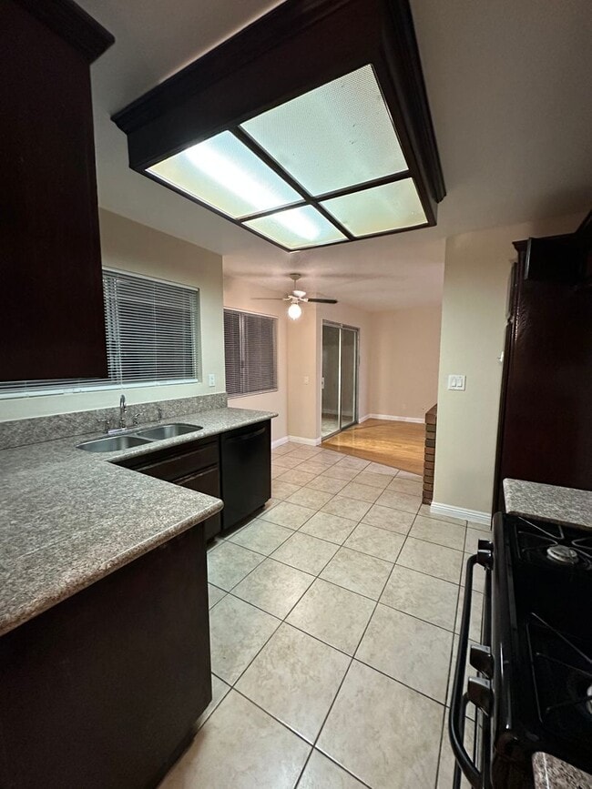 Building Photo - 4bd/2.5ba Home - Moreno Valley