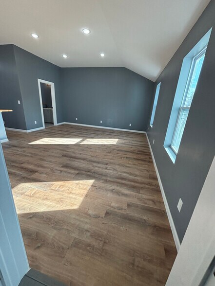 Building Photo - 3685 E Brutus St