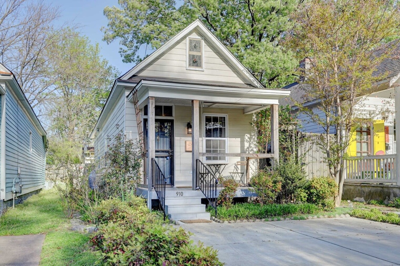 Building Photo - 910 Blythe St