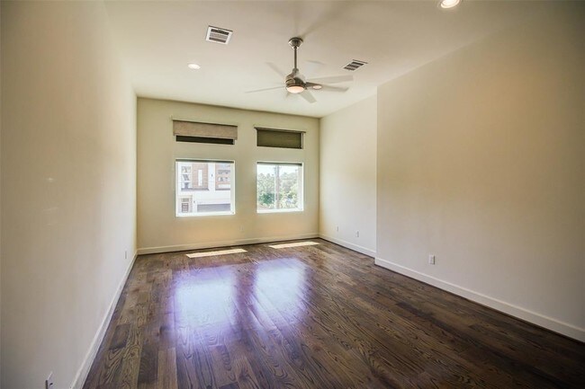 Building Photo - 2210 Hutchins St