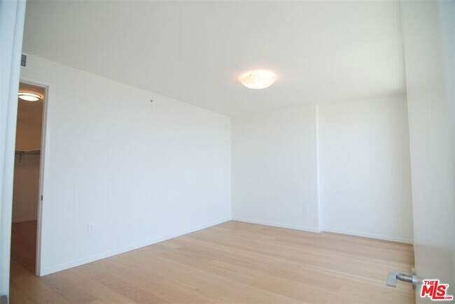 Building Photo - 889 Francisco St