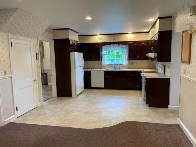 Building Photo - 3409 Division Hwy