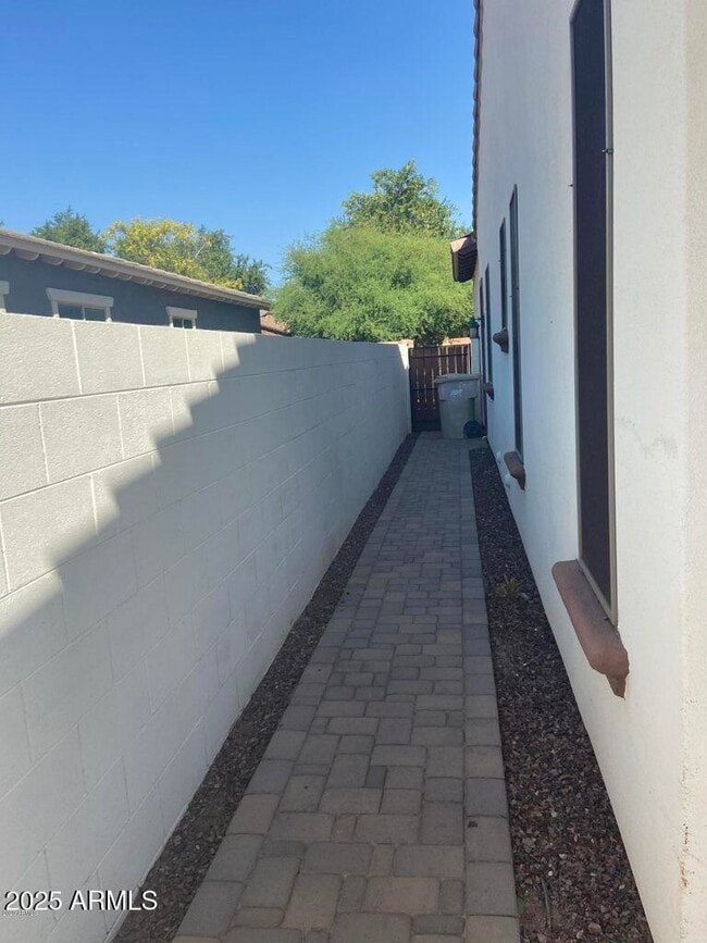 Building Photo - 20827 W Eastview Way