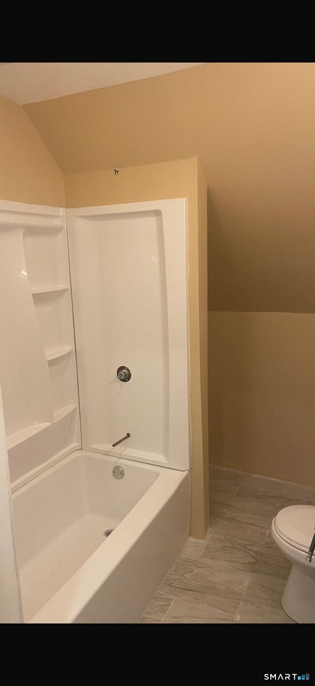 Building Photo - 142 Chestnut Ave