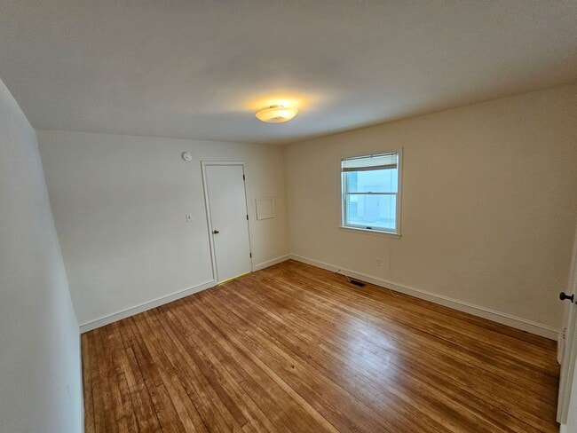 Building Photo - 616 N Washington St