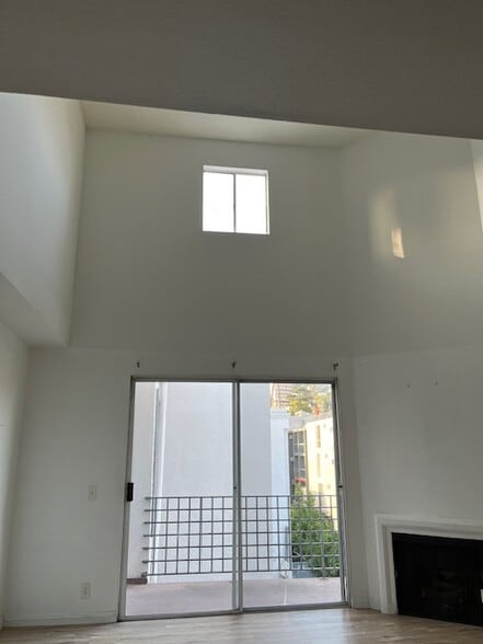 Building Photo - 884 Palm Ave