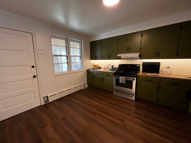 Building Photo - 3610 W Diversey Ave