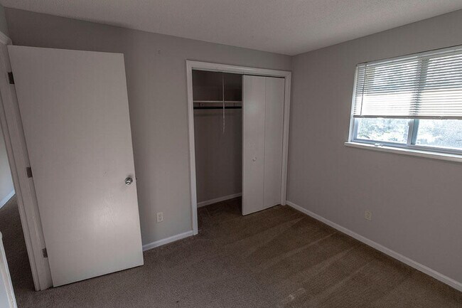 Building Photo - 1305 N Golf Blvd