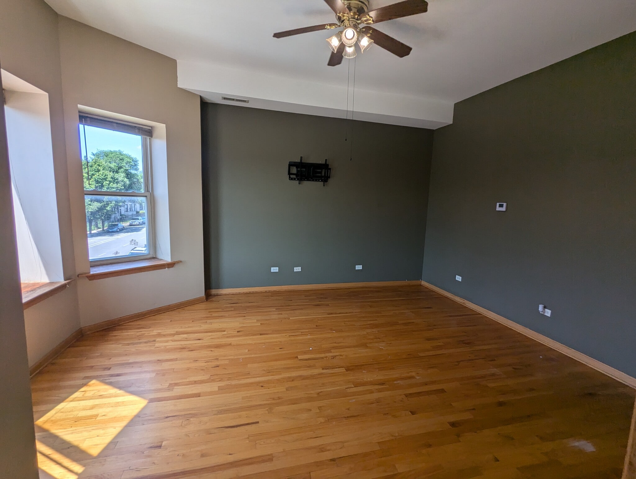 Building Photo - 3212 W Warren Blvd