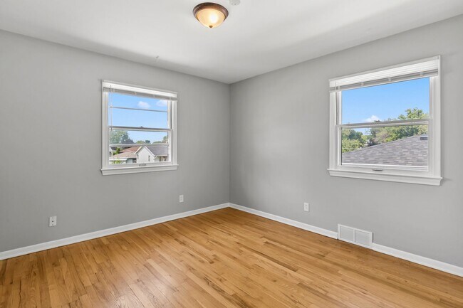 Building Photo - 7215 S 41st Ave