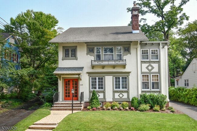 Primary Photo - 123 Baker St