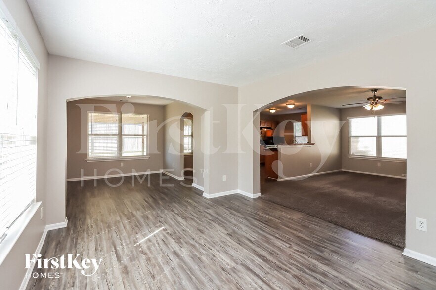 Building Photo - 20715 Sycamore Wood Dr