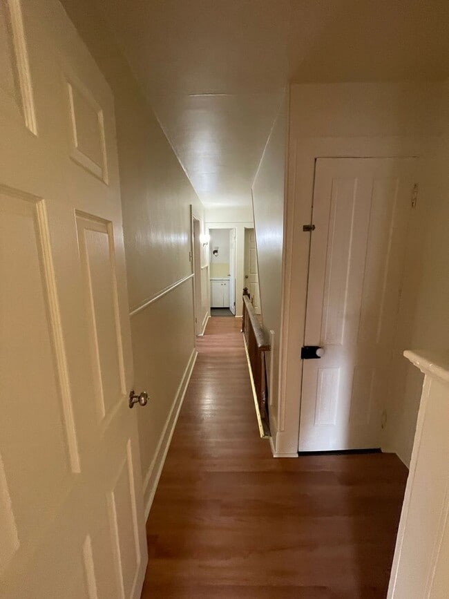 Building Photo - Fantastic 3 bedroom 1/2 Double in the Borough of Stroudsburg!