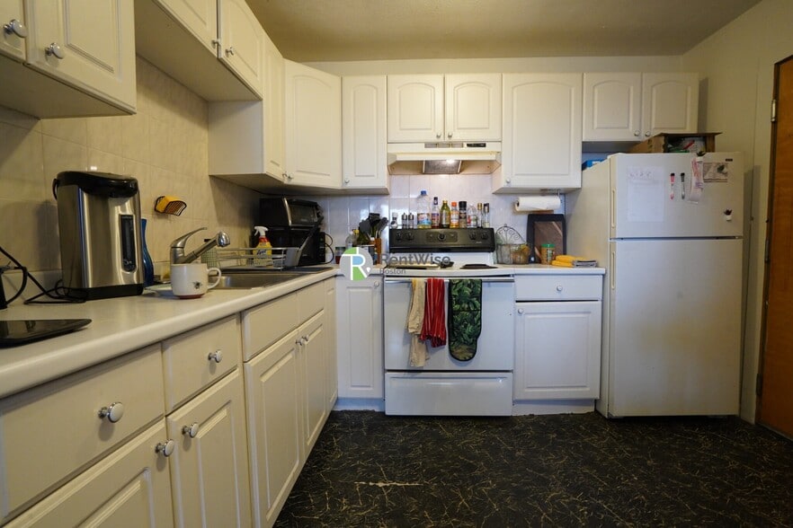 Building Photo - 226 Parker Hill Ave