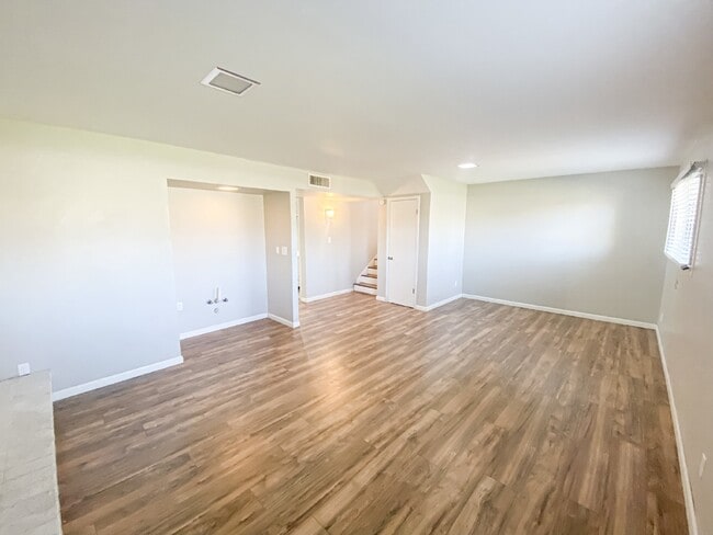 Building Photo - 1519 E Laguna Dr