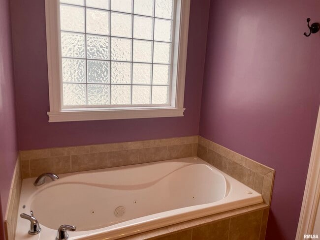 Building Photo - 700 Garvey Ln