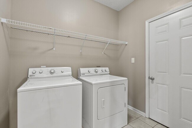 Building Photo - 777 Maidencane Dr