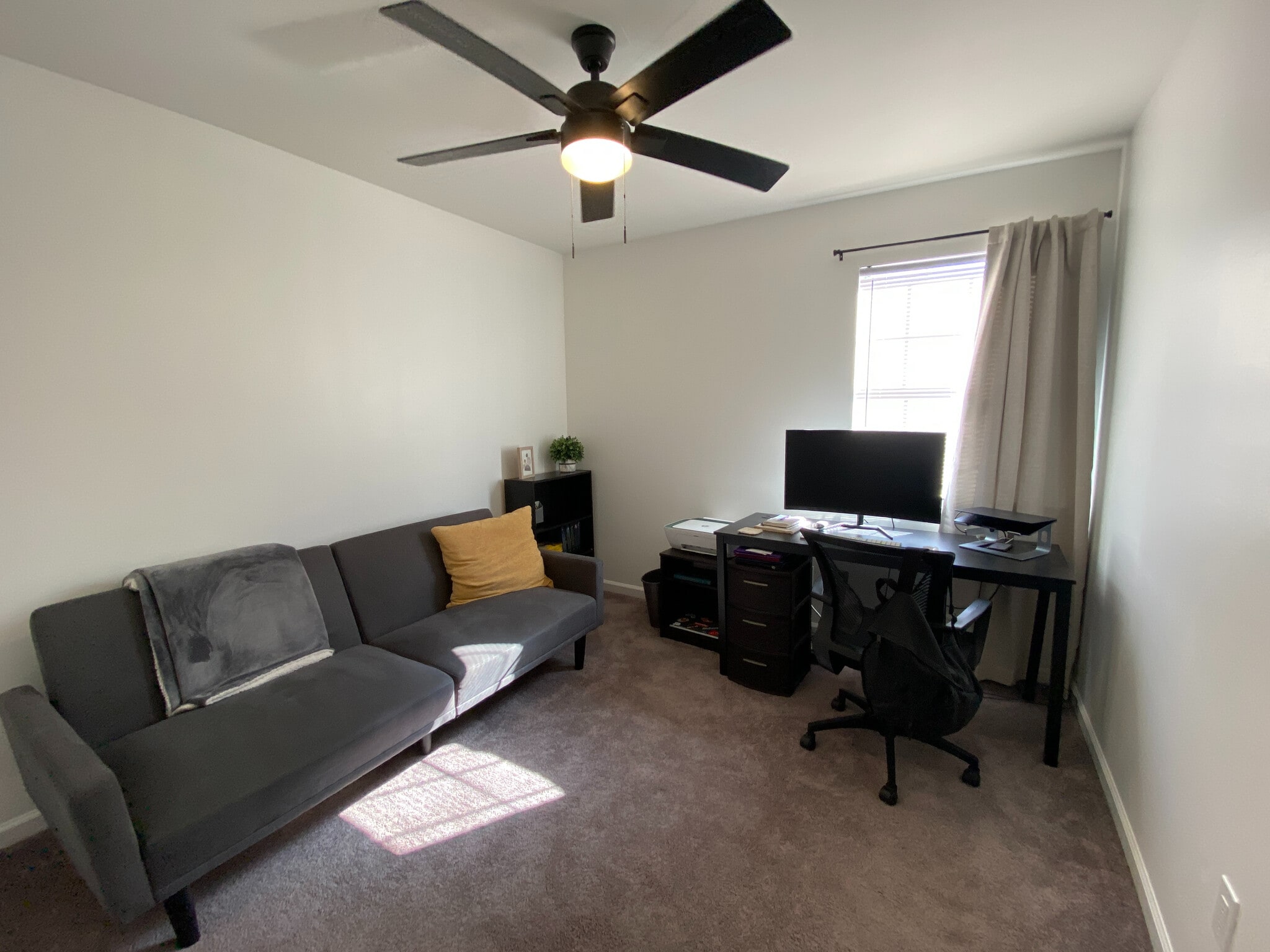 Building Photo - Room in House on Parkside Dr