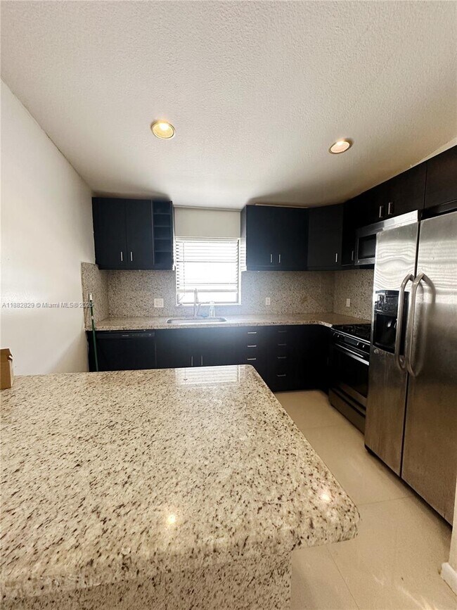 Building Photo - 313 Hendricks Isle