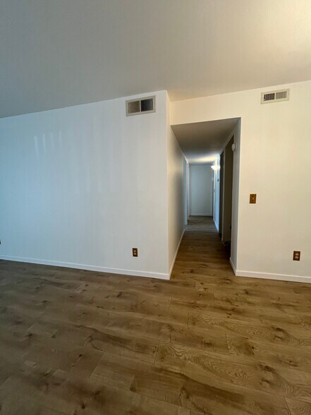 Building Photo - 8555 Fairmount Dr