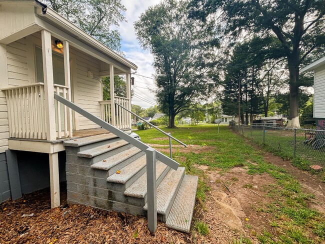 Building Photo - 795 Leonard St