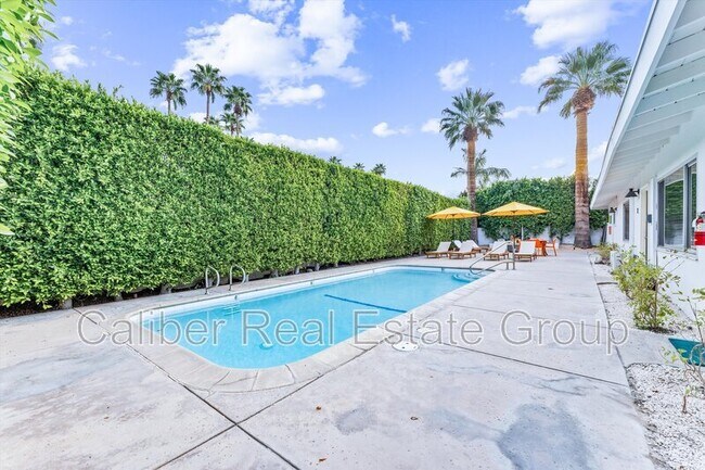 Building Photo - 502 Calle Santa Rosa S