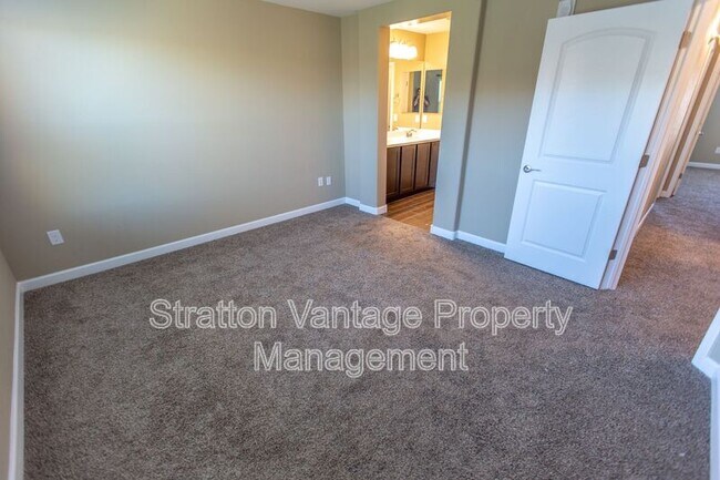 Building Photo - 240 W Juniper Ave