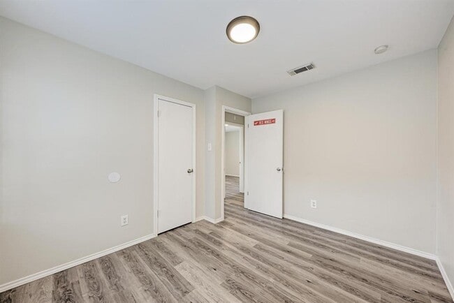 Building Photo - 107 W Brenham St