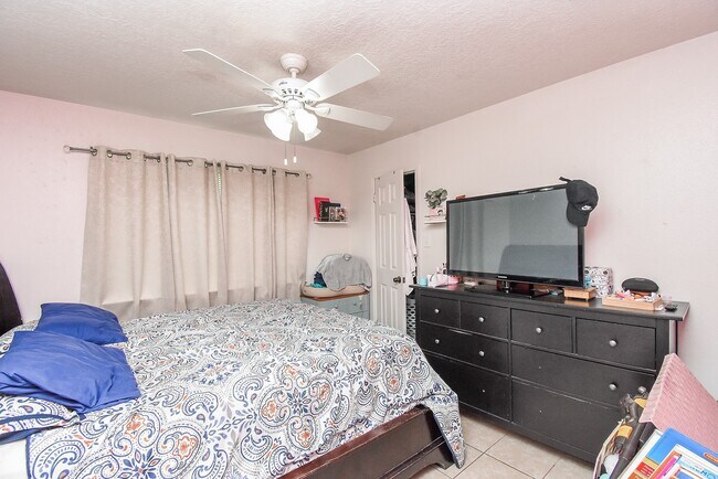 Building Photo - 12106 Pecan Meadow Dr