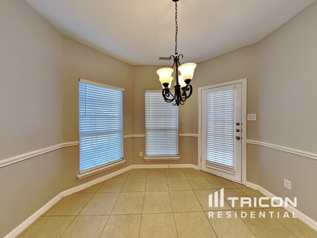 Building Photo - 125 Lake Trail Dr