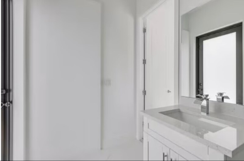 Building Photo - 134 Fox Ave