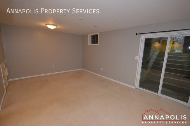 Building Photo - 546 Francis Nicholson Way