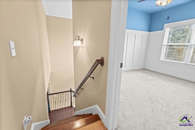 Building Photo - 300 Cheshire Dr