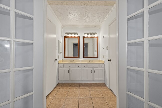 Building Photo - 13908 Cravenridge Dr