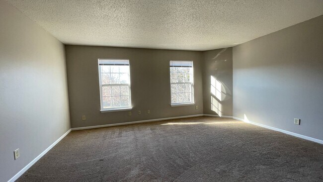 Building Photo - 4113 Doten Dr